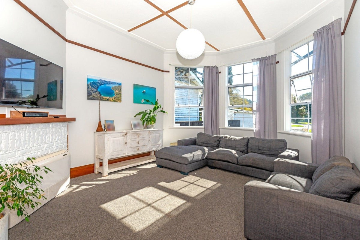 129 Iranui Road, Inner Kaiti, Gisborne - Carousel 2