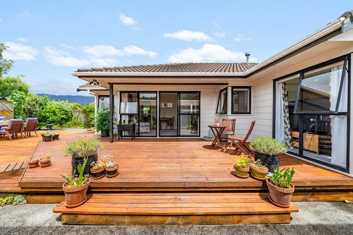 30 Delaware Grove, Totara Park, Upper Hutt - Carousel 2