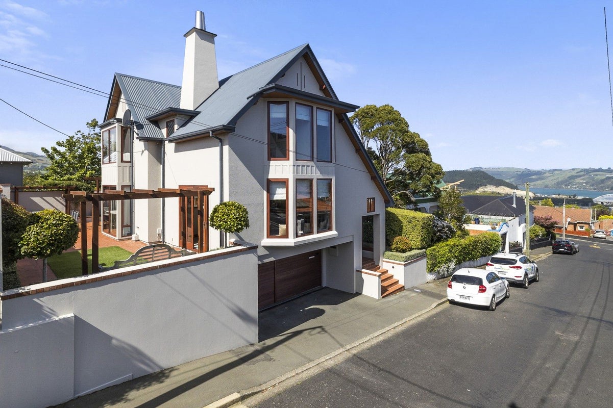 19 Lothian Street, Maori Hill, Dunedin - Carousel 1