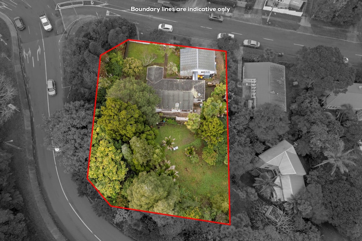 1 Norman Road, Titirangi, Auckland - Carousel 1