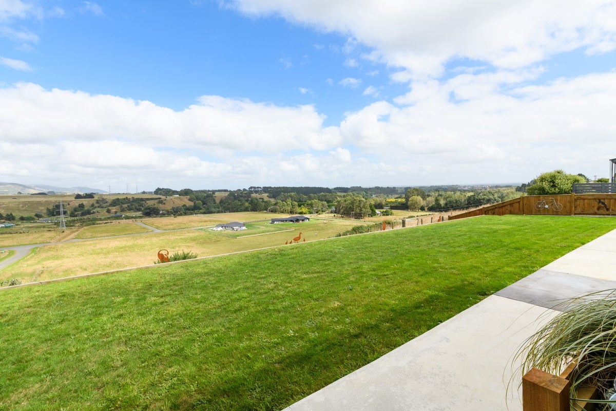 26 Varsity Heights, Fitzherbert, Palmerston North - Carousel 23