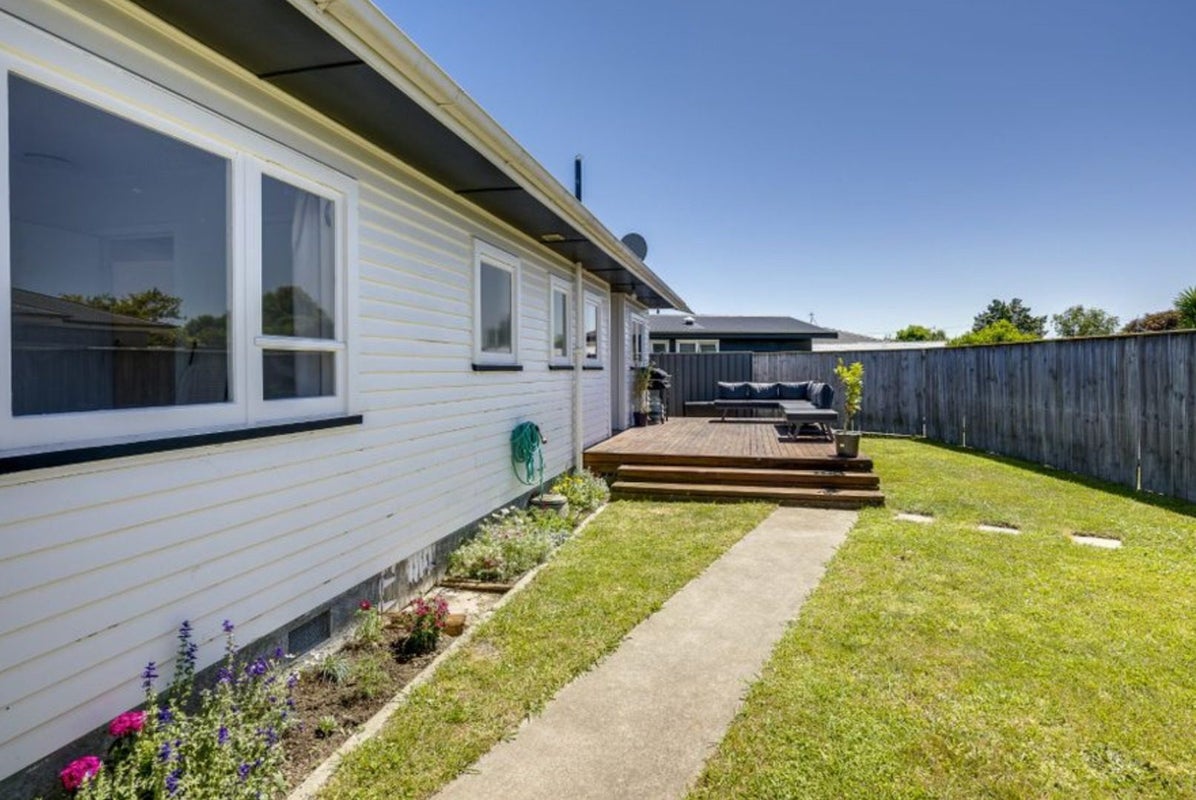 11 Magdalen Crescent, Pirimai, Napier - Carousel 2