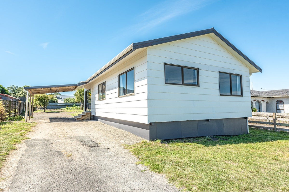 110 Hinau Street, Castlecliff, Whanganui - Carousel 1