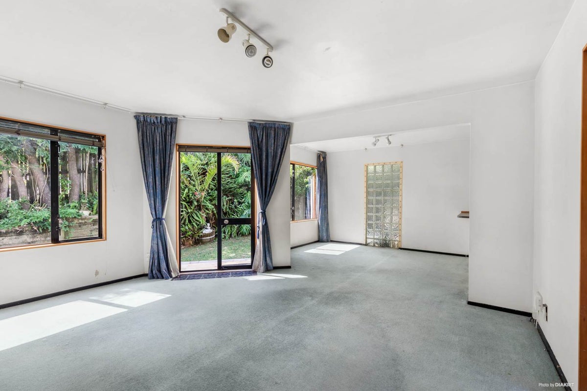 2/6 Mira Place, Windsor Park, Auckland - Carousel 2