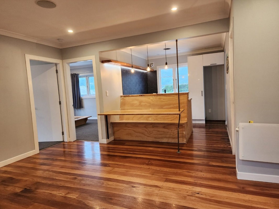 54 Gordon Road, Plimmerton, Porirua - Carousel 1