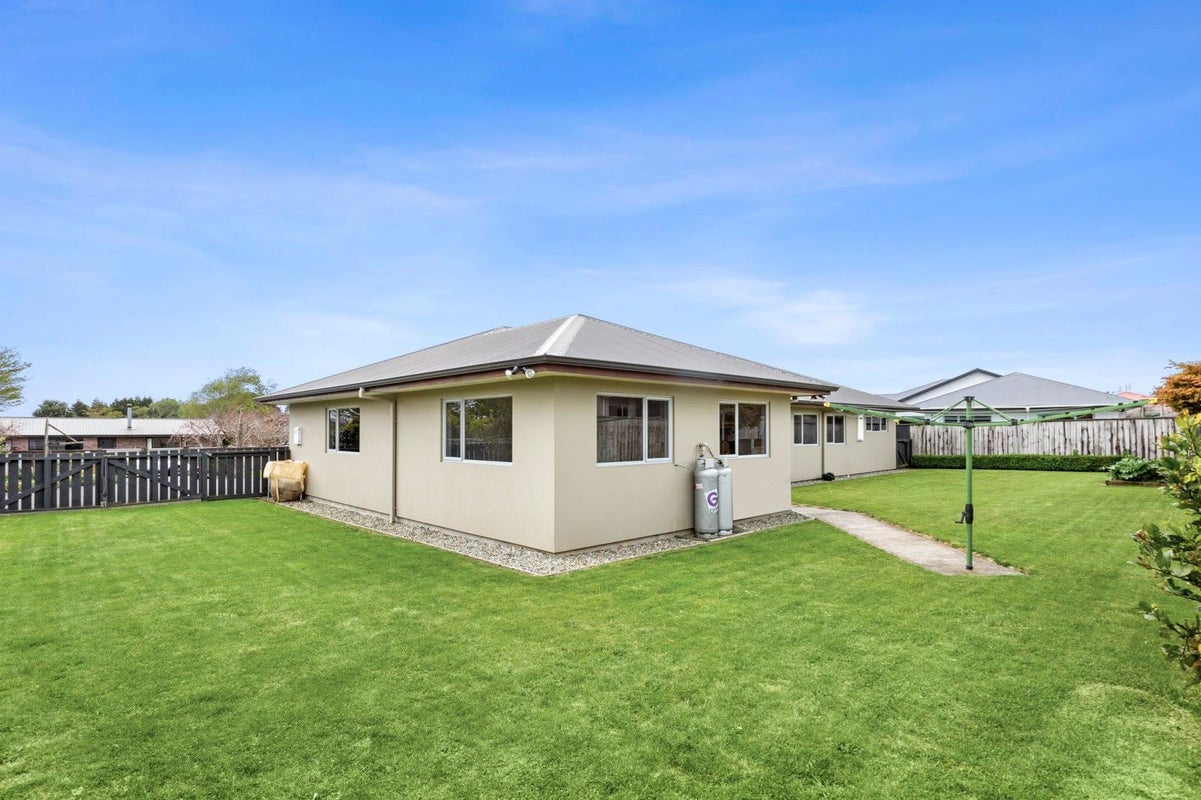 8 Karamea Street, Whalers Gate, New Plymouth - Carousel 19