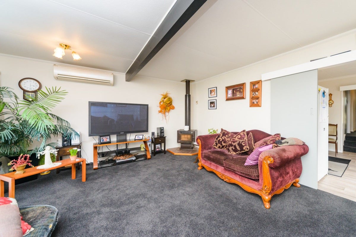 22 Catlins Crescent, Milson, Palmerston North - Carousel 2