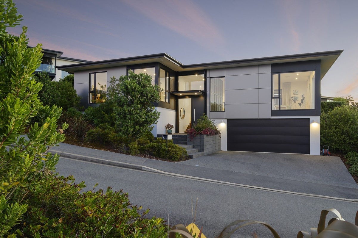 9 Old Barrow Heights, Huntsbury, Christchurch - Carousel 1