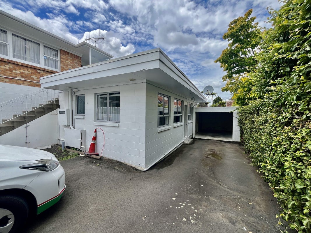 8/310 River Road, Claudelands, Hamilton - Carousel 1