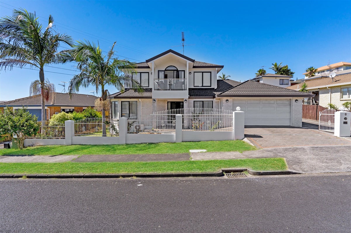 8 Lowburn Place, Clover Park, Auckland - Carousel 1