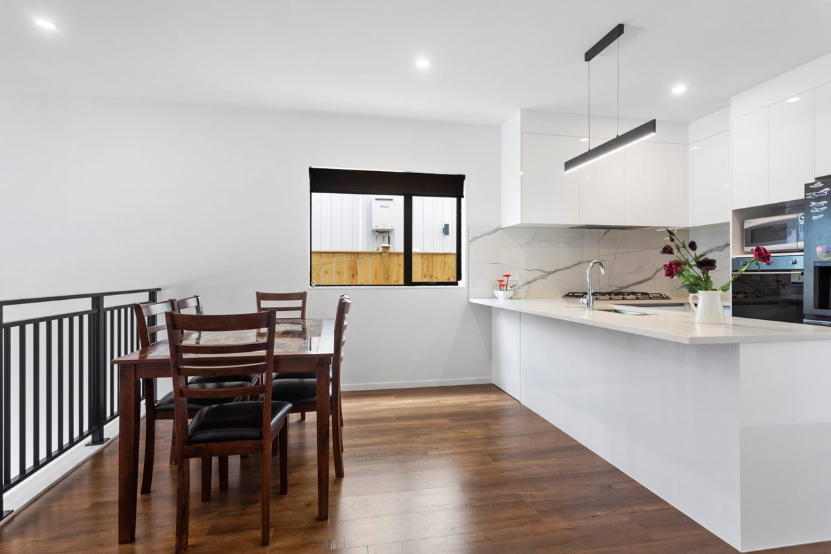 33 Hermitage Street, Flat Bush, Auckland - Carousel 2