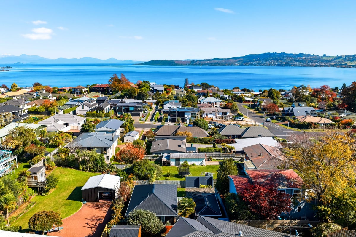 19 Awanui Street, Hilltop, Taupo - Carousel 28