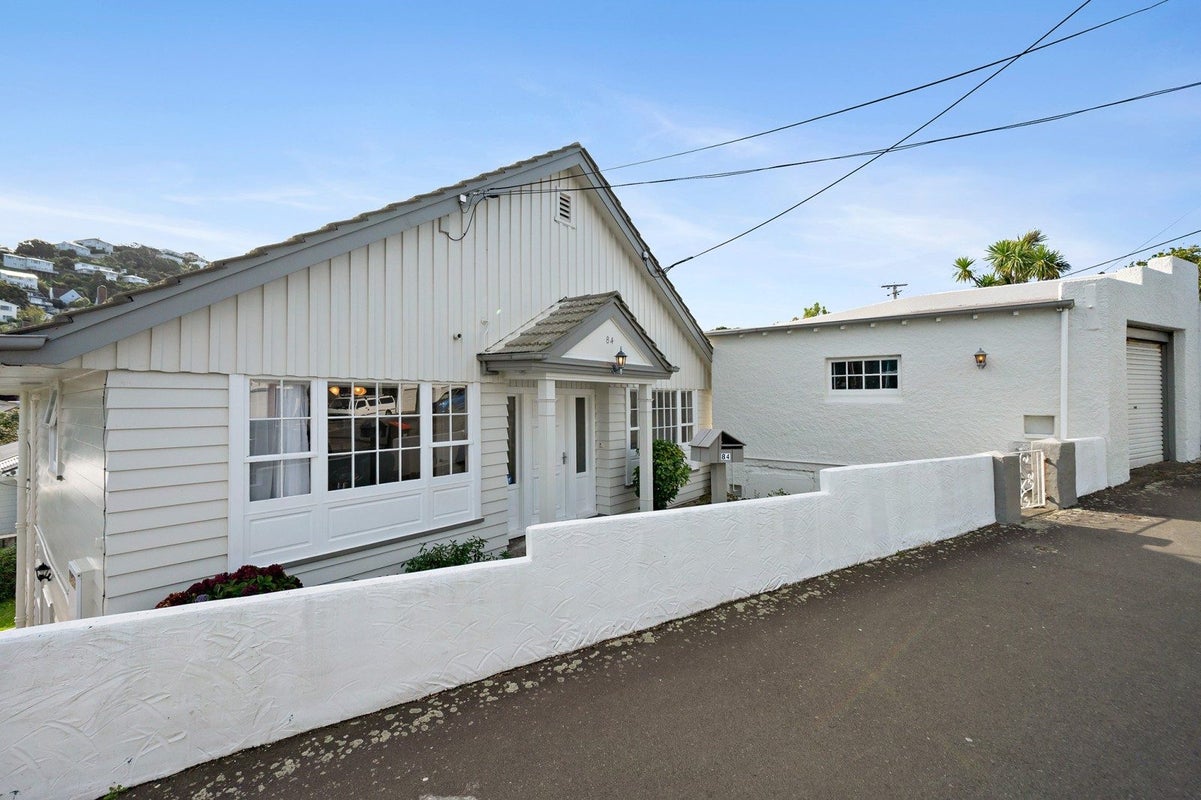 84 Waipapa Road, Hataitai, Wellington - Carousel 1