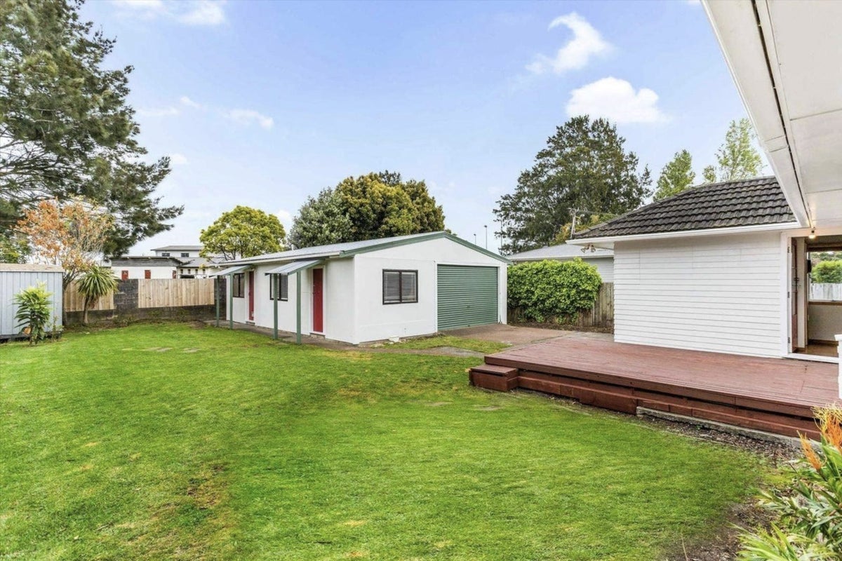 43 Neil Avenue, Te Atatu Peninsula, Auckland - Carousel 2