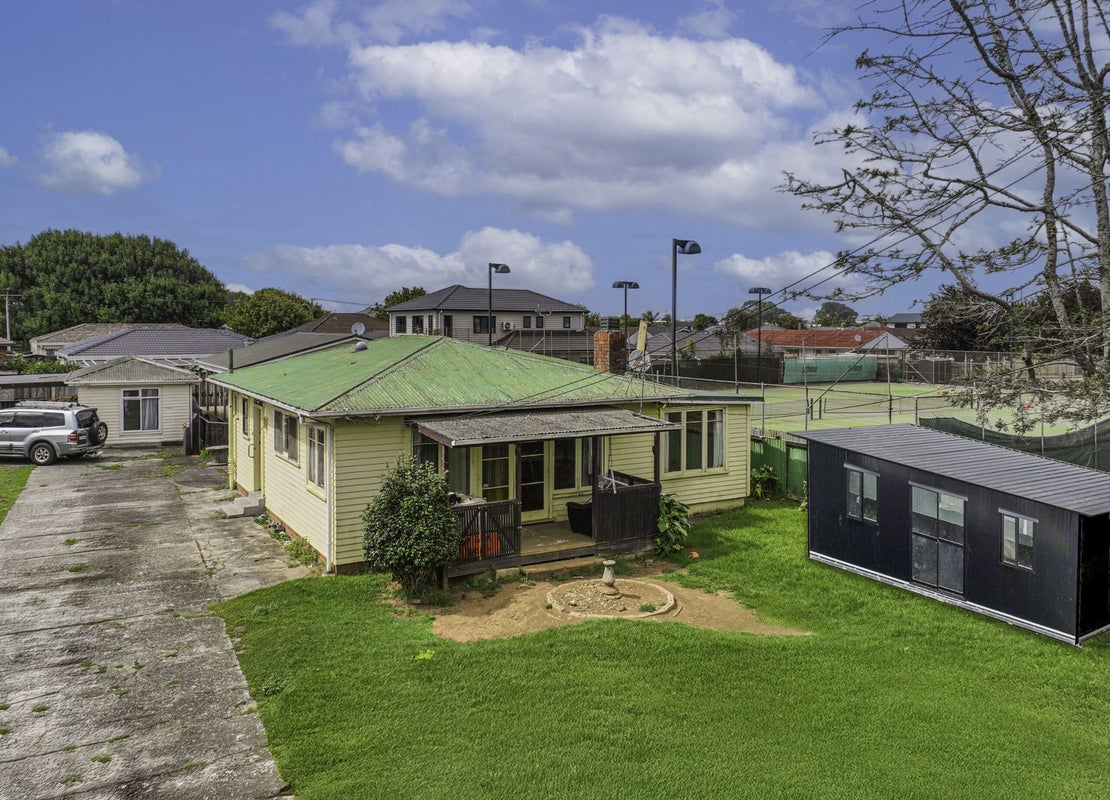 22 Elizabeth Avenue, Papatoetoe, Auckland - Carousel 1