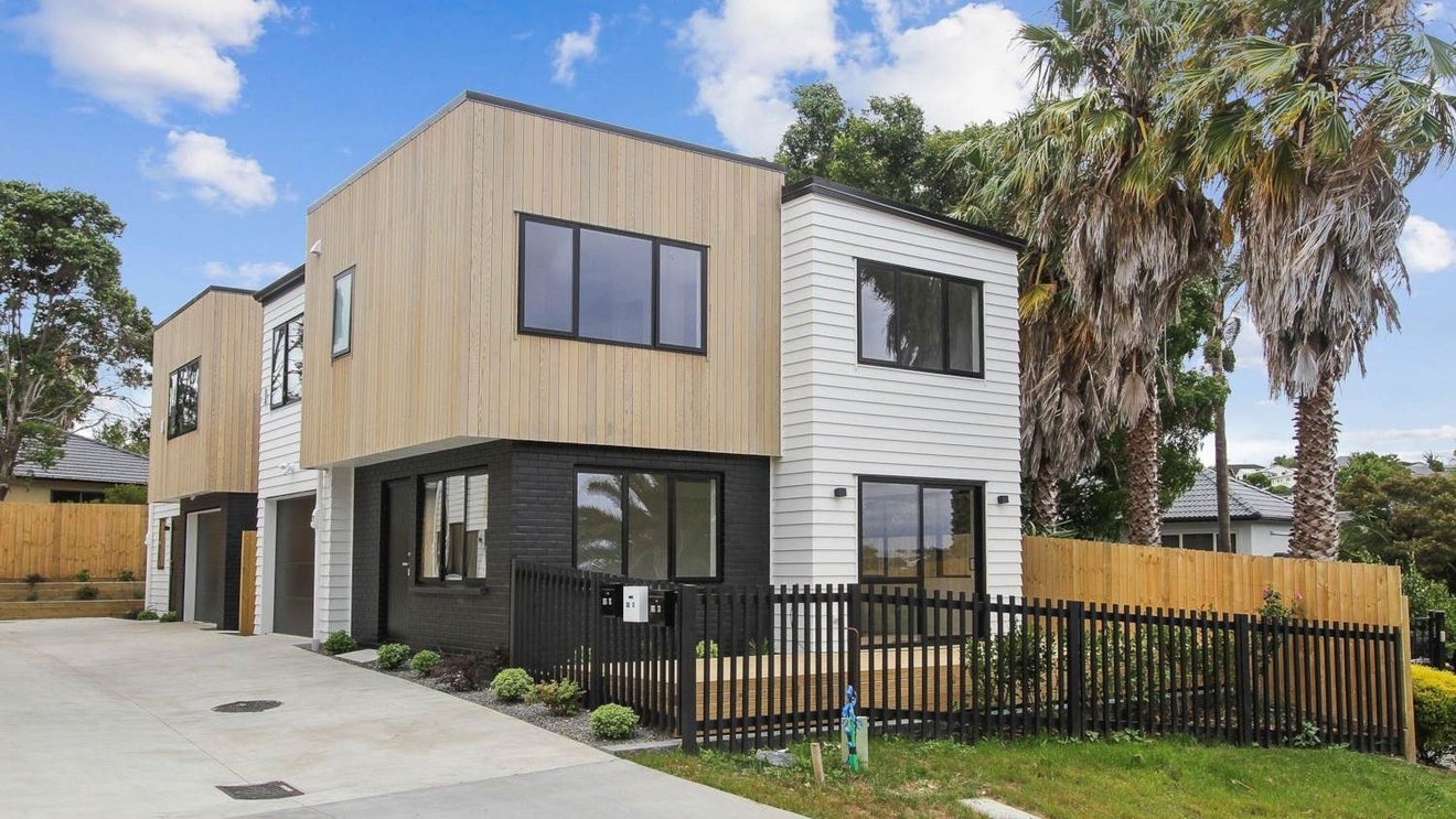 32C Vermeer Place, West Harbour, Auckland - Carousel 1