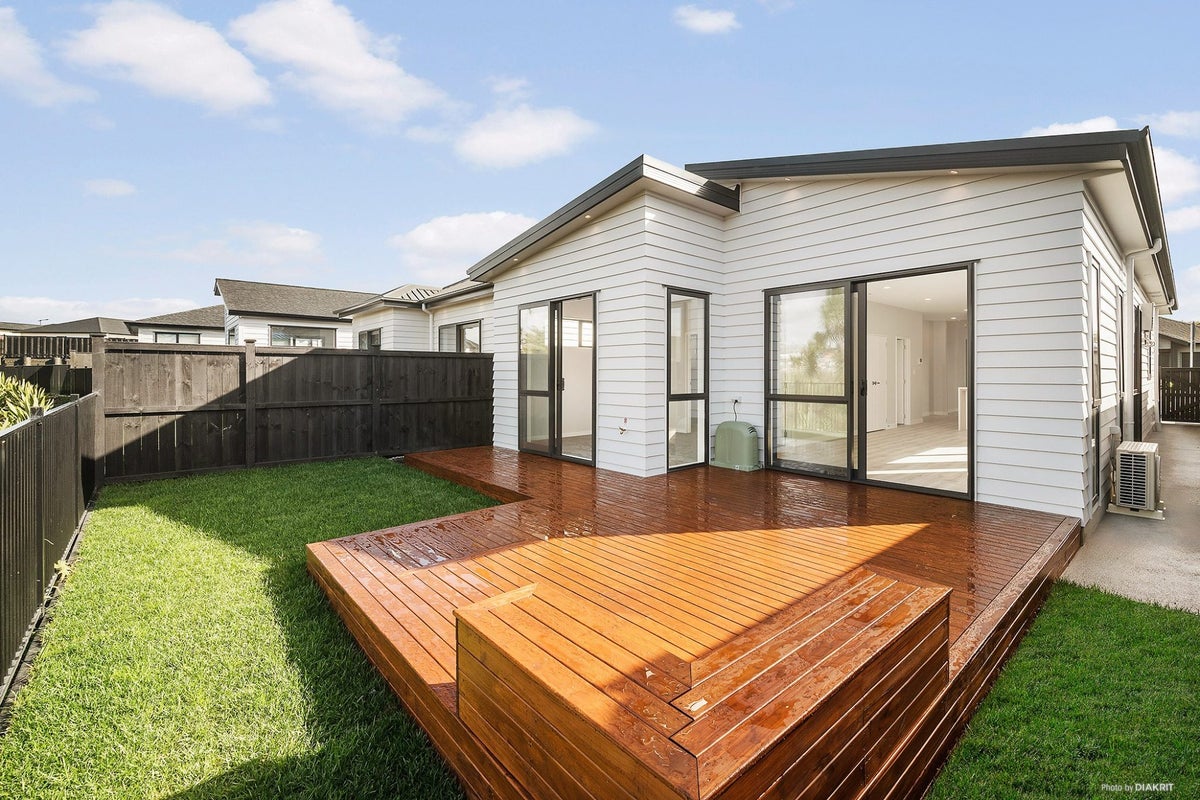 31 Matahae Crescent, Wainui - Carousel 2