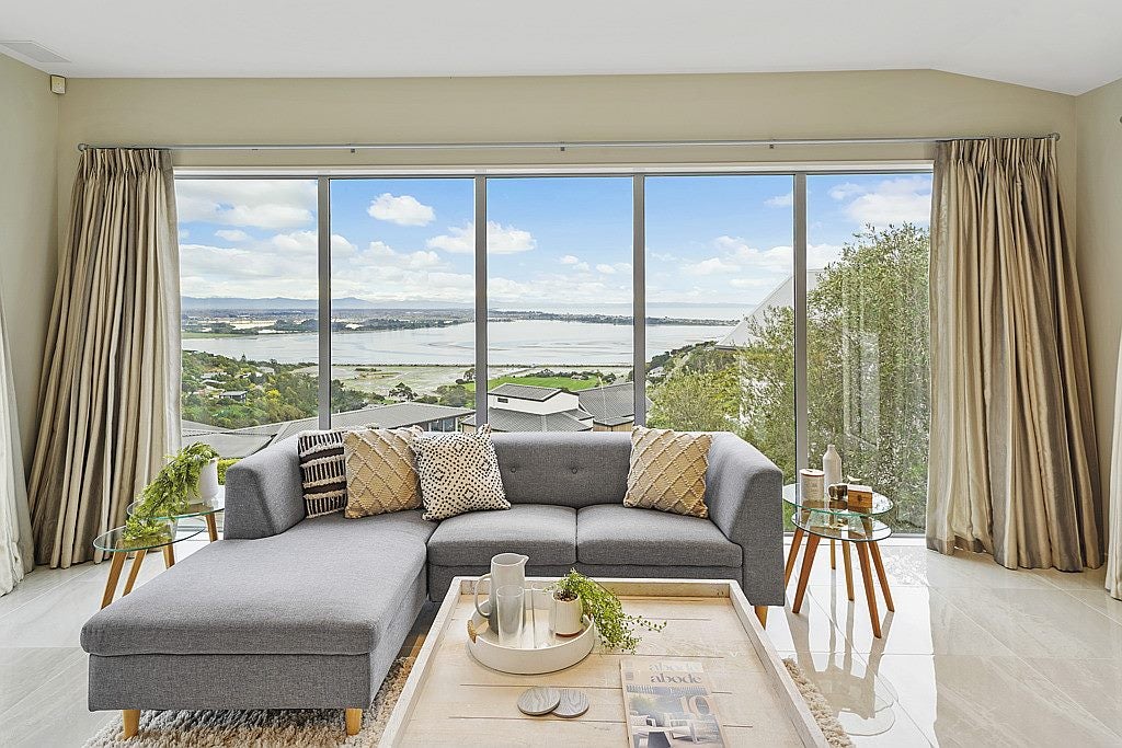 14 Omeo Crescent, Redcliffs, Christchurch - Carousel 1