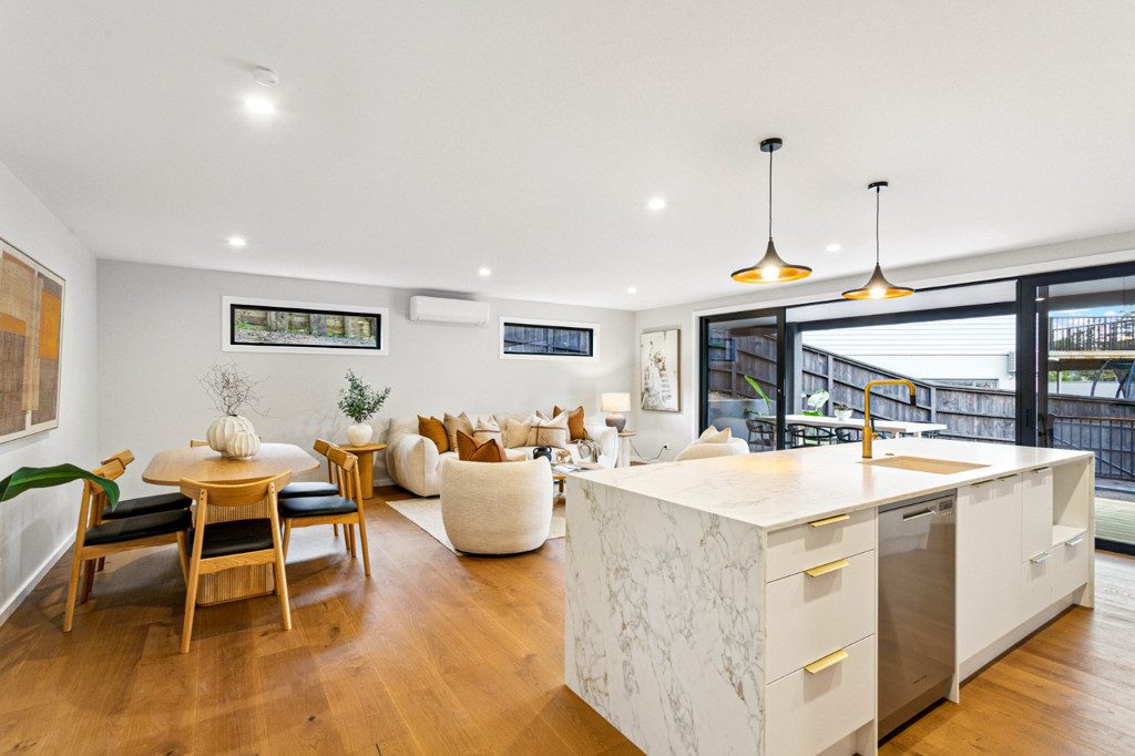 8 Kaihuia Lane, Oratia, Auckland - Carousel 2