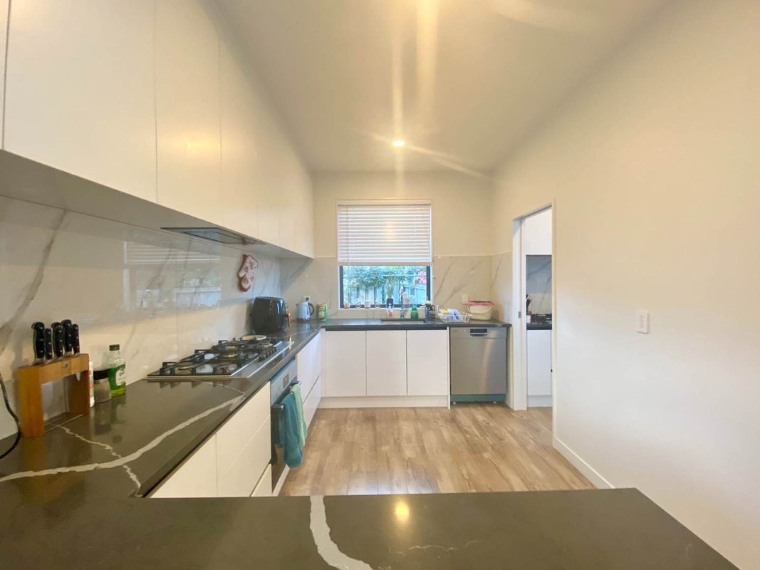 35A Essex Street, Te Atatu South, Auckland - Carousel 2