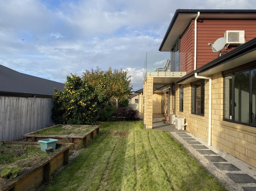 1 Petersburg Drive, Flagstaff, Hamilton - Carousel 24