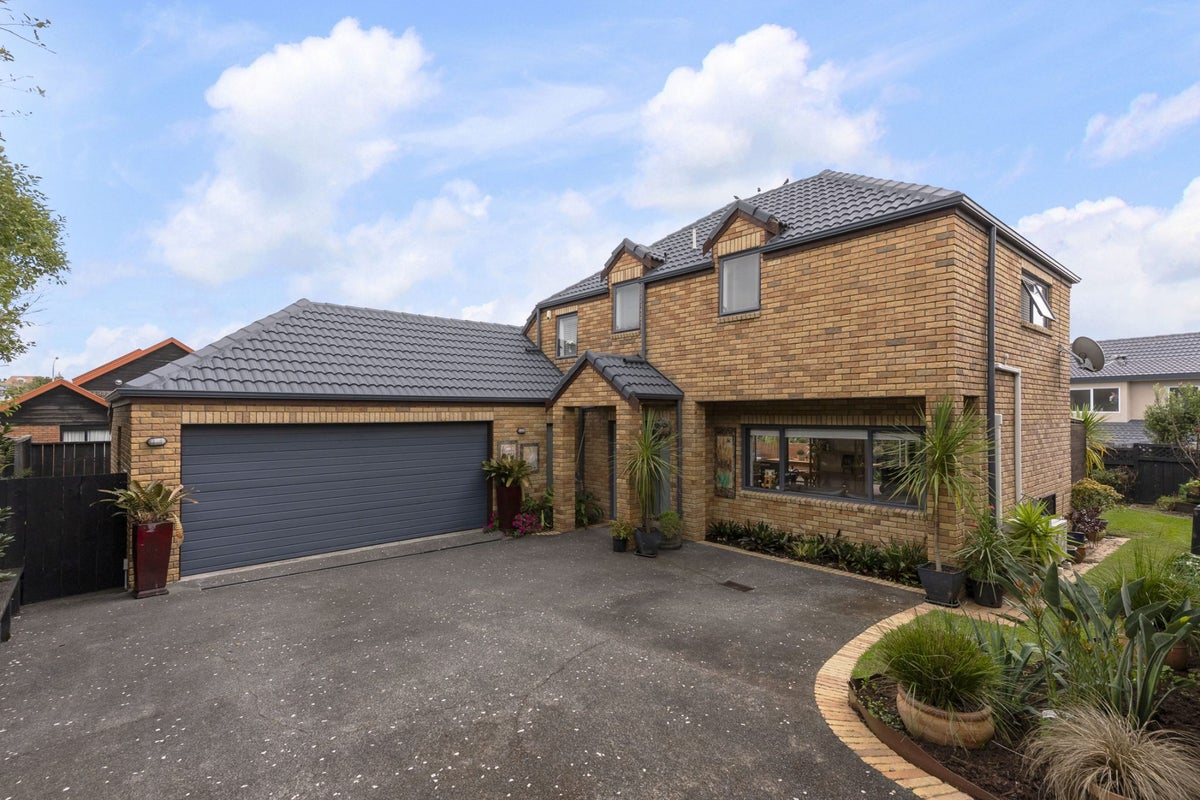 2/19 Chiania Place, Somerville, Manukau - Carousel 2