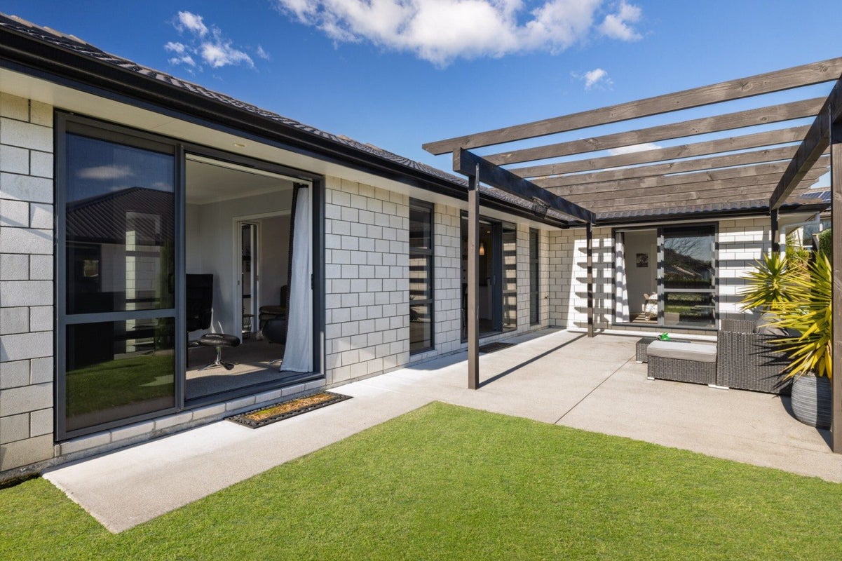 19 Ballintoy Park Drive, Welcome Bay, Tauranga - Carousel 2