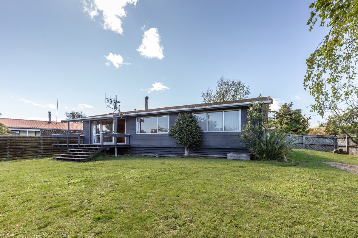 2 Hyde Avenue, RICHMOND HEIGHTS, TAUPO - Carousel 1