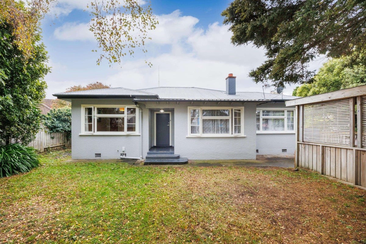 5 Pahiatua Street, Hokowhitu, Palmerston North - Carousel 1