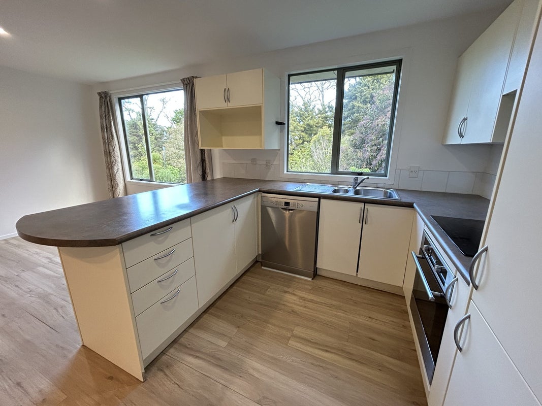 13B Miriam Corban Heights, Henderson, Auckland - Carousel 2