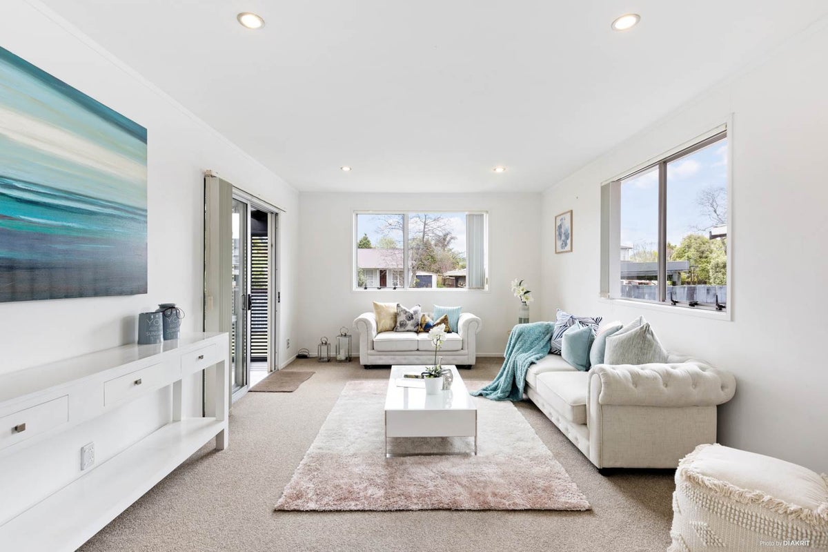 4 Glennandrew Drive, Half Moon Bay, Auckland - Carousel 1