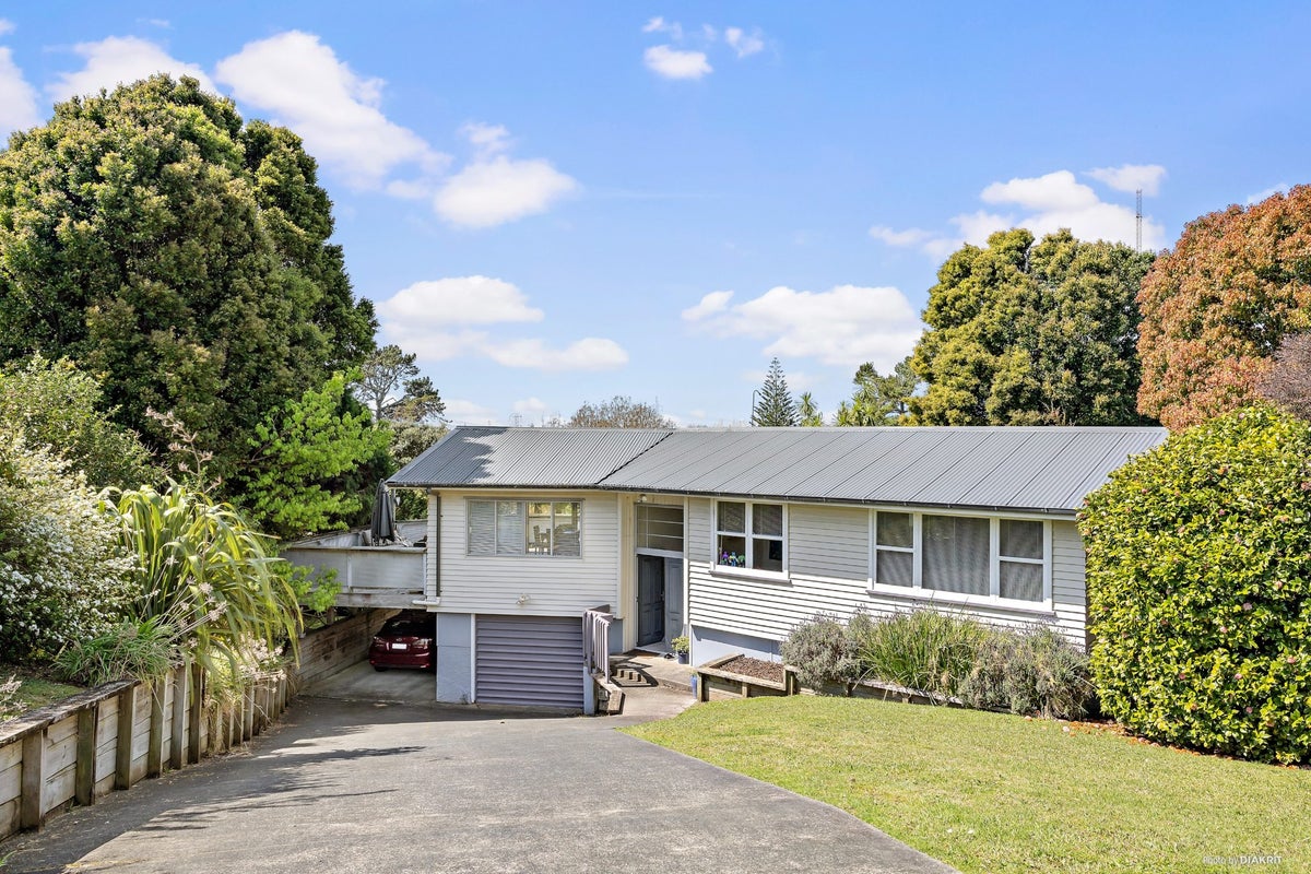 10 Hartley Terrace, Massey, Auckland - Carousel 1