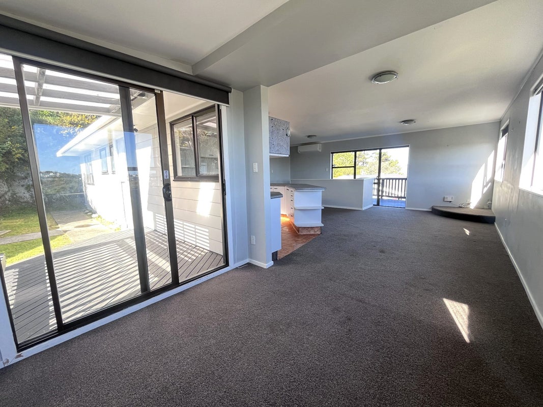 14 Adventure Drive, Whitby, Porirua - Carousel 2