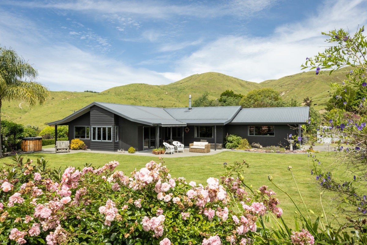 813 Seafield Road, Puketapu, Napier - Carousel 1