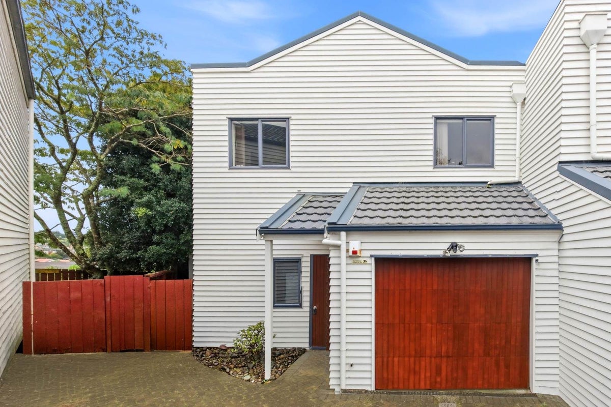 4/18 Pannill Place, Oteha, Auckland - Carousel 1