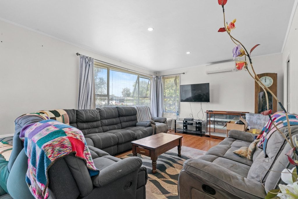 30 Staverton Crescent, Mangere, Auckland - Carousel 2