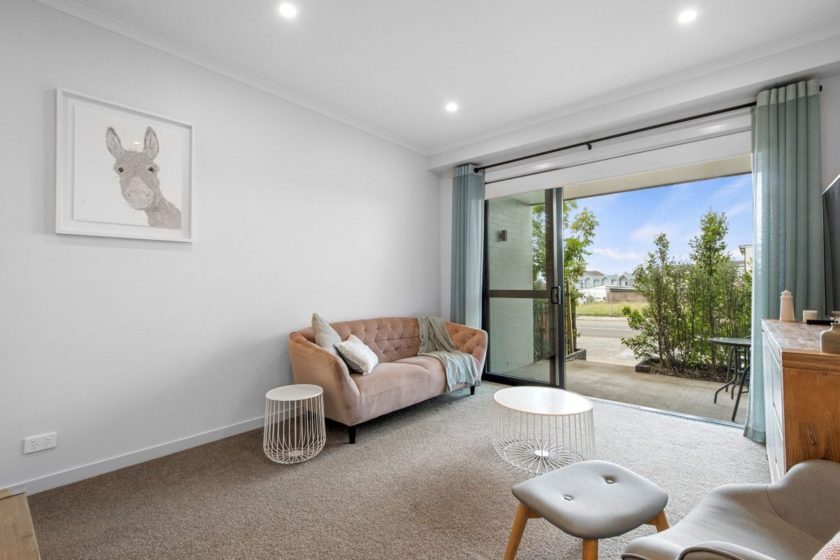 3/1 Genevieve Lane, Hobsonville, Auckland - Carousel 1