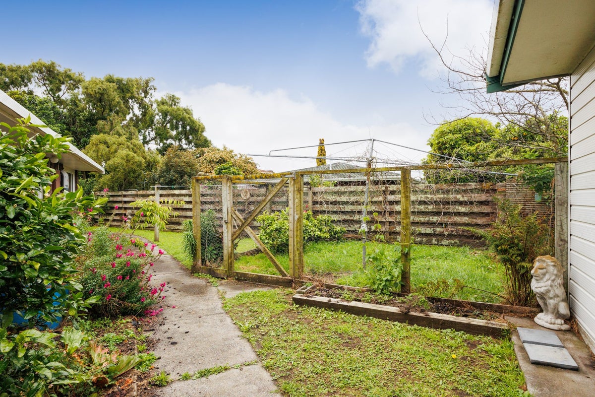 4 Cramer Place, Awapuni, Palmerston North - Carousel 25