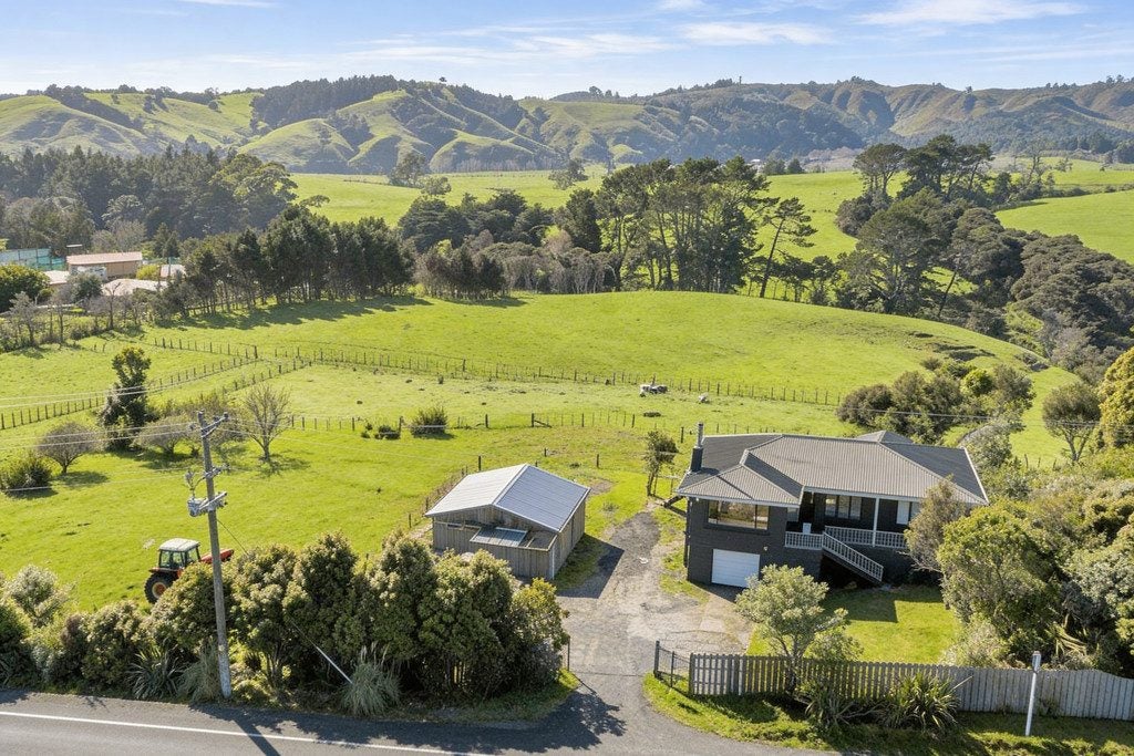 645 Whitford-Maraetai Road, Beachlands, Howick - Carousel 1