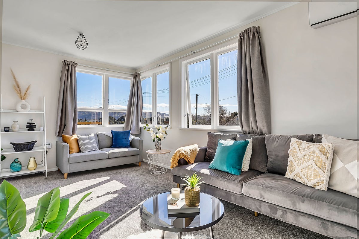 3A Dido Place, Cannons Creek, Porirua - Carousel 1