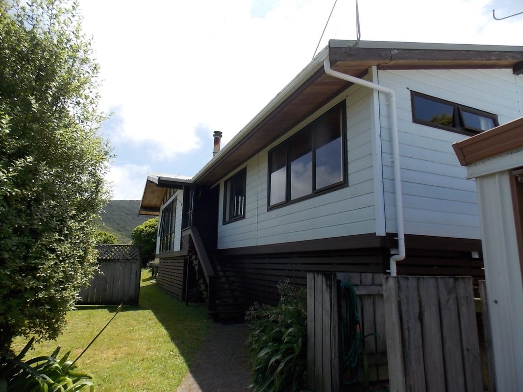 16 John Witton Drive, Crofton Downs, Wellington - Carousel 1