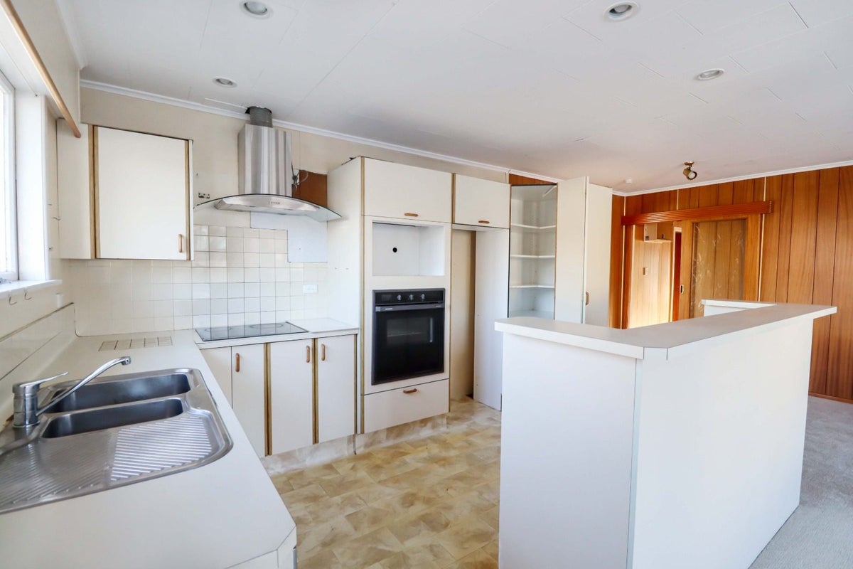 1002 High Street, Avalon, Lower Hutt - Carousel 2