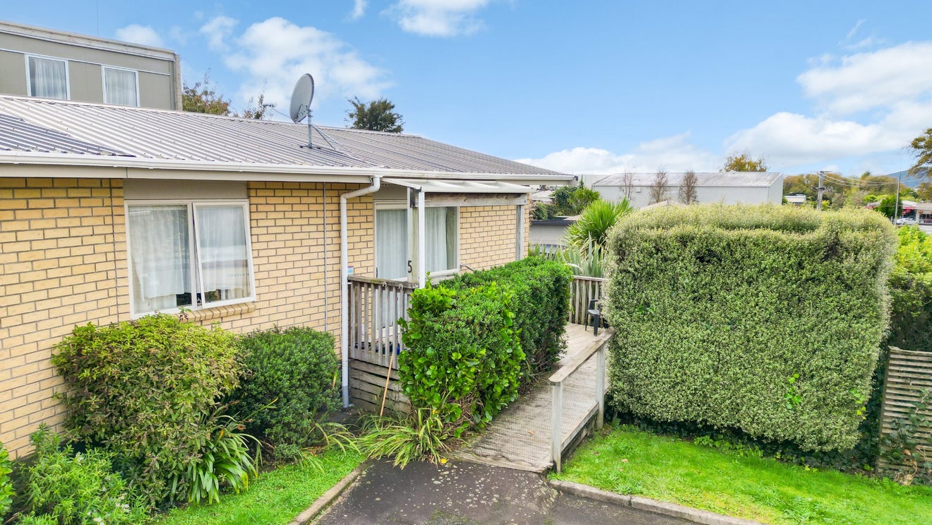 16 Western Road, Ngongotaha, Rotorua - Carousel 1