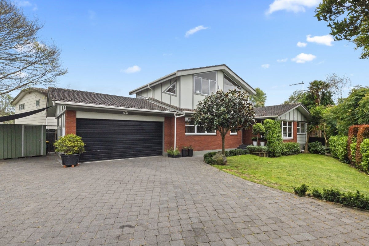 4 Coulthard Terrace, Opaheke, Papakura - Carousel 1