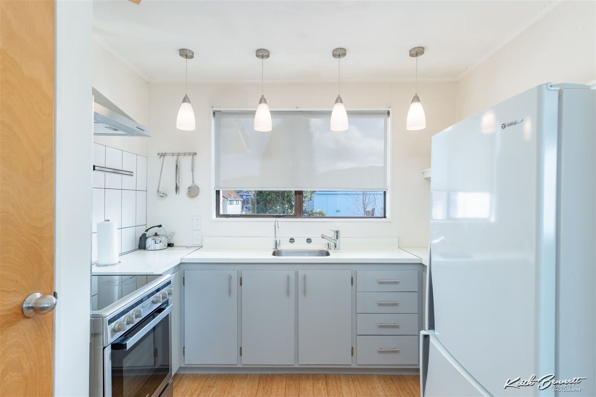 3/3 West Grove, Alicetown, Lower Hutt - Carousel 2
