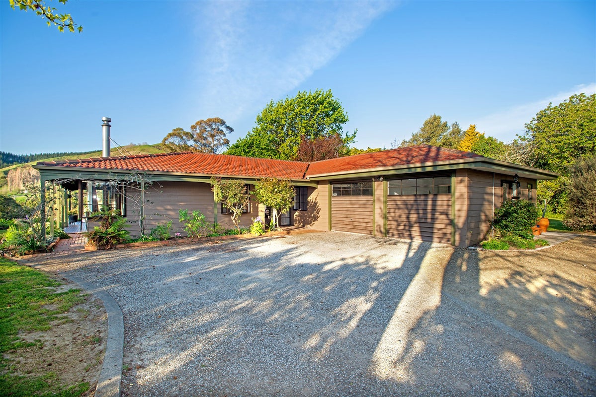 24 Heatherlea Street, Outer Kaiti, Gisborne - Carousel 1