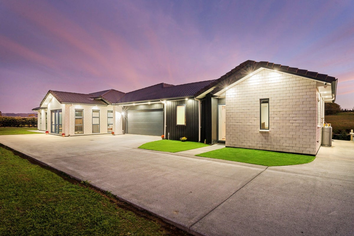 14 Karaka School Lane, Karaka, Papakura - Carousel 32