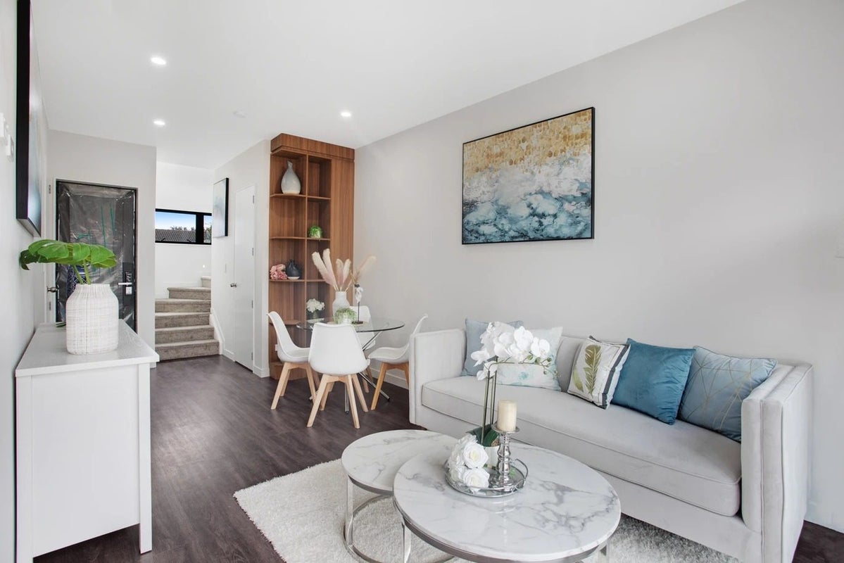 2/32 Airfield Road, Takanini, Auckland - Carousel 2