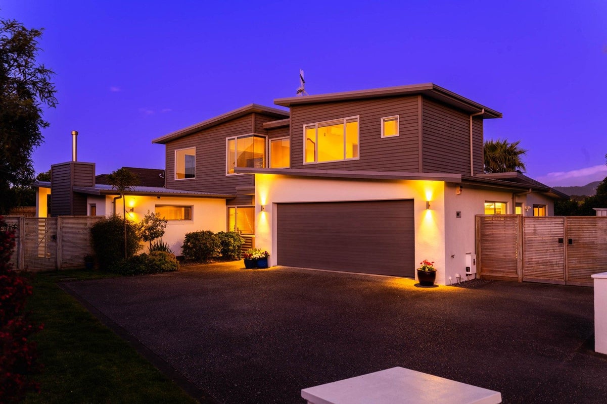 8 Metzenthin Close, Raumati South, Paraparaumu - Carousel 1