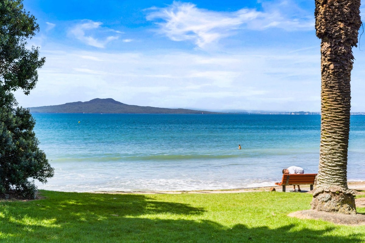 32D Gulf View Road, Murrays Bay, Auckland - Carousel 13